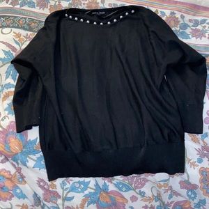 Black sweater with Pearl neck